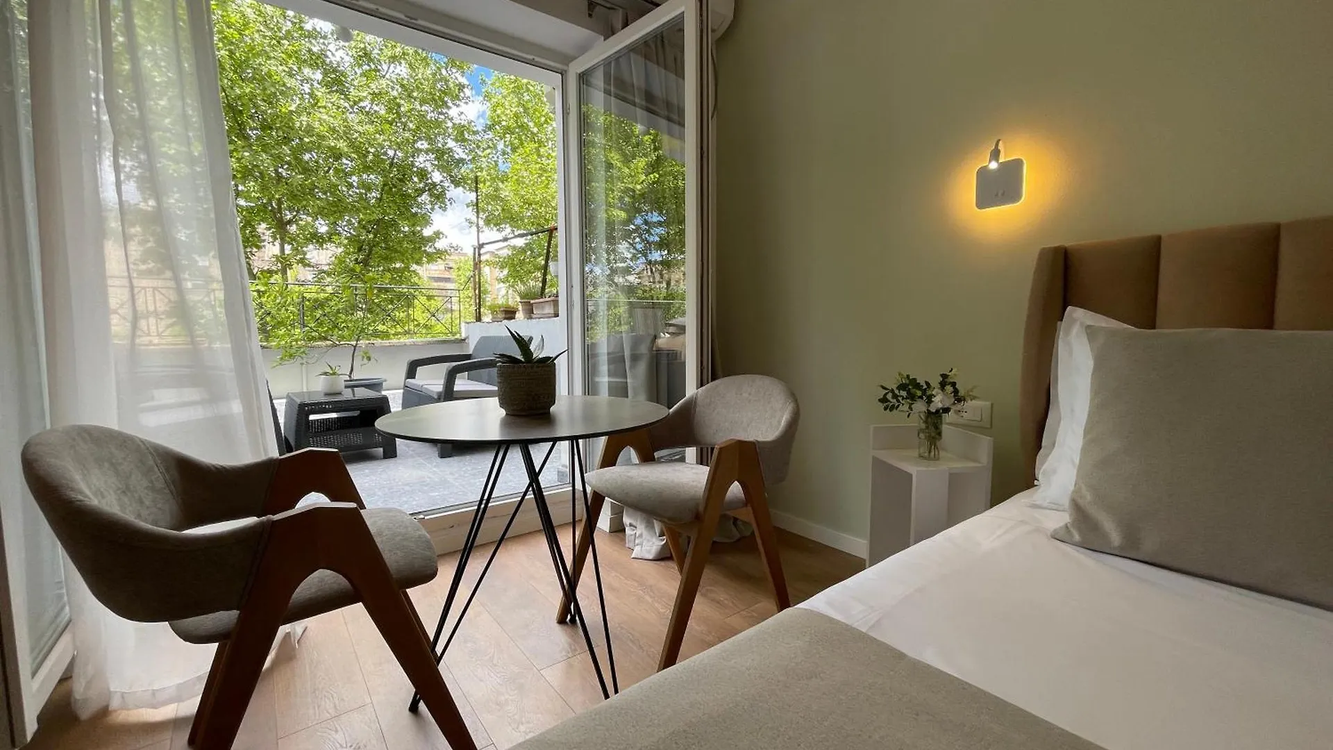 Kontakt z Nea Terrace Apartments